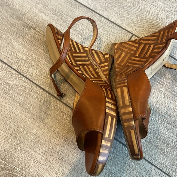 Bruno Magli made in Italy Brown leather Wedge embossed Sandals size 10.5 - Picture 7 of 11